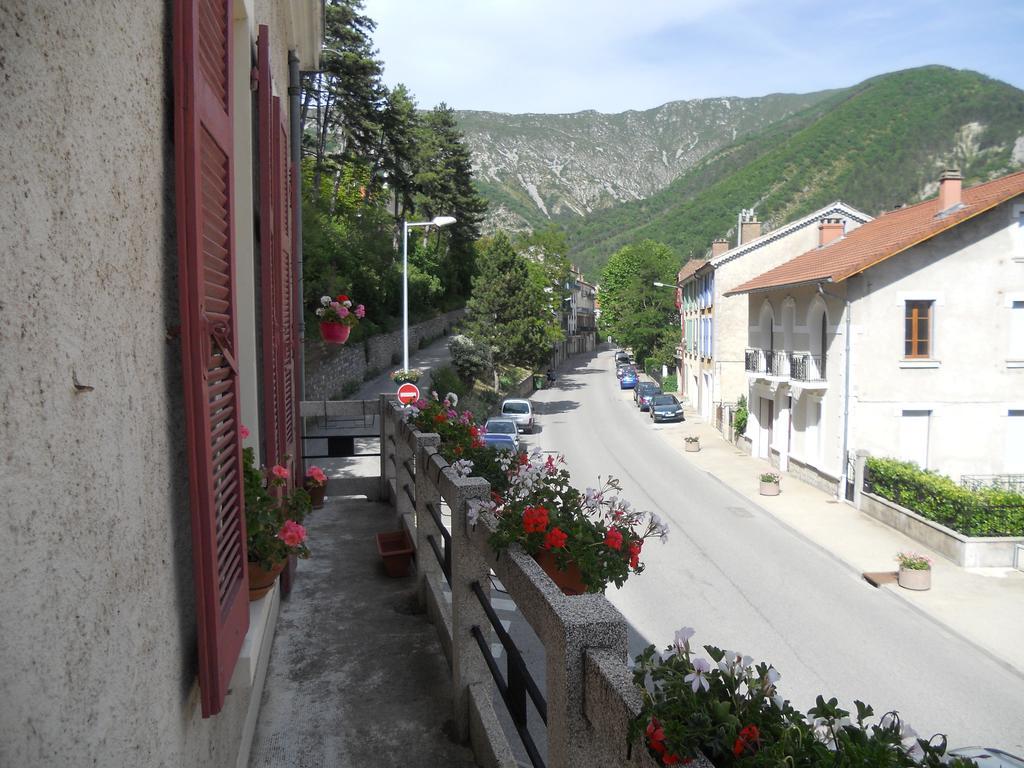 Les Hirondelles Chambres D'Hotes แซร์ ภายนอก รูปภาพ