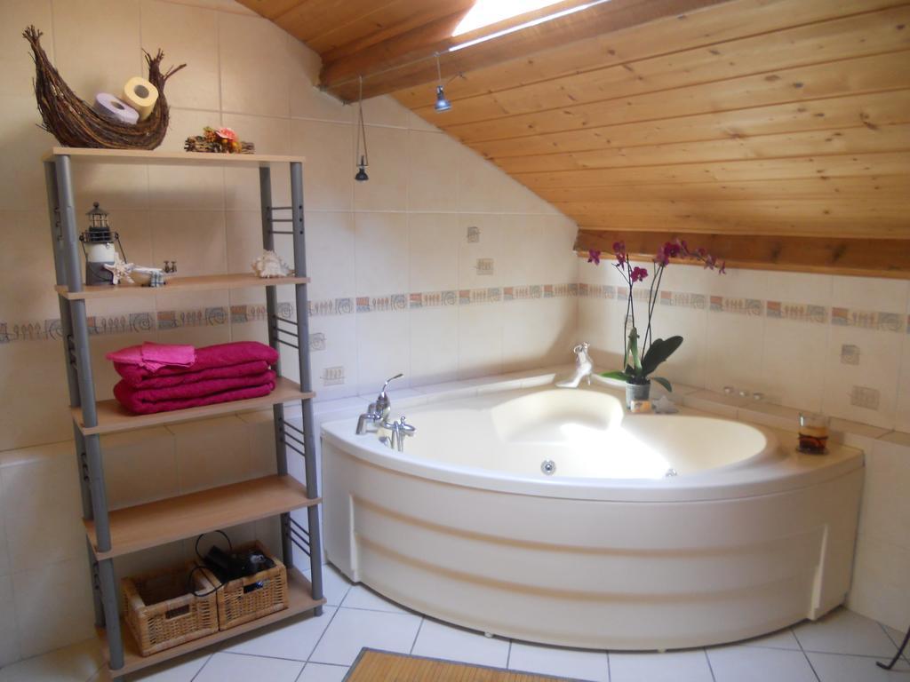 Les Hirondelles Chambres D'Hotes แซร์ ภายนอก รูปภาพ